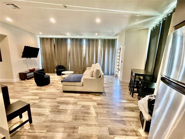 2336 S Longwood, Los Angeles, CA 90016