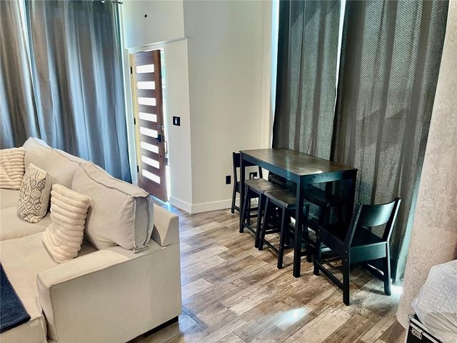 2336 S Longwood, Los Angeles, CA 90016