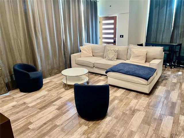 2336 S Longwood, Los Angeles, CA 90016