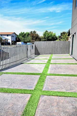 2336 S Longwood, Los Angeles, CA 90016