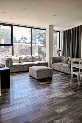 2336 S Longwood, Los Angeles, CA 90016