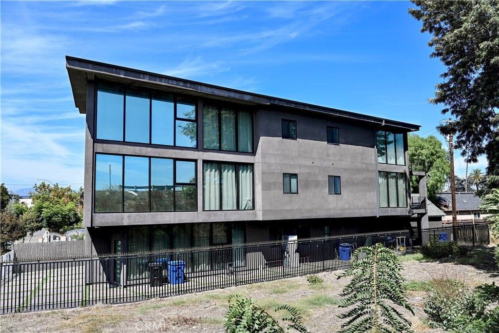 2336 S Longwood, Los Angeles, CA 90016