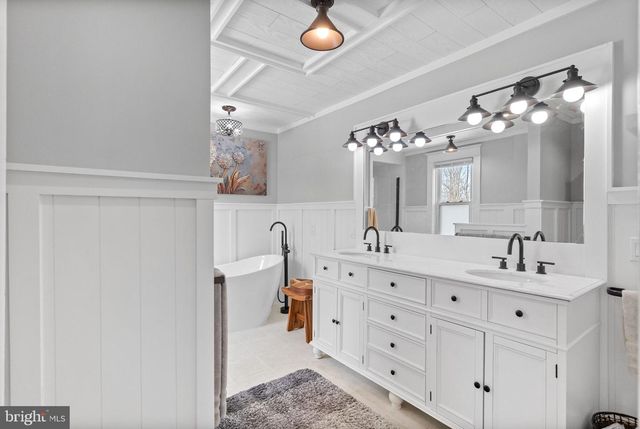 4303 NEWBURG RD, Bethlehem, PA 18020