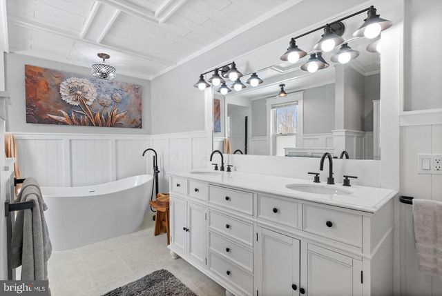 4303 NEWBURG RD, Bethlehem, PA 18020