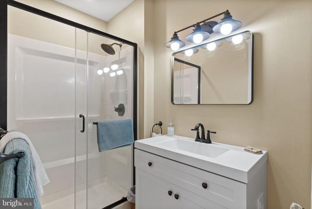 4303 NEWBURG RD, Bethlehem, PA 18020