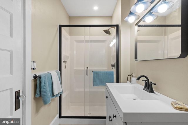 4303 NEWBURG RD, Bethlehem, PA 18020