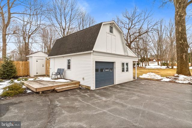 4303 NEWBURG RD, Bethlehem, PA 18020