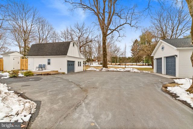 4303 NEWBURG RD, Bethlehem, PA 18020