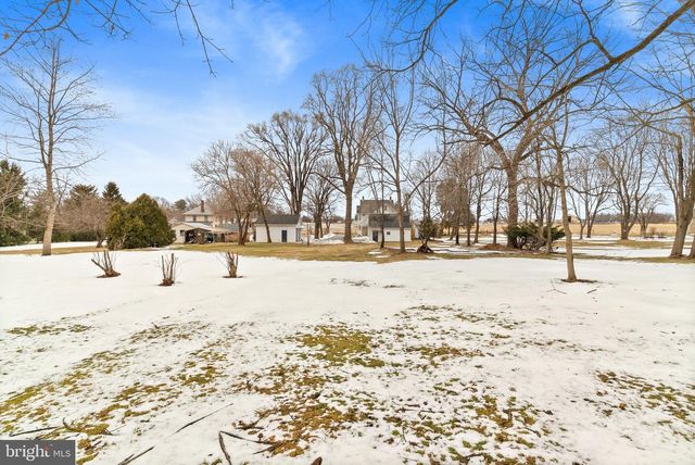 4303 NEWBURG RD, Bethlehem, PA 18020