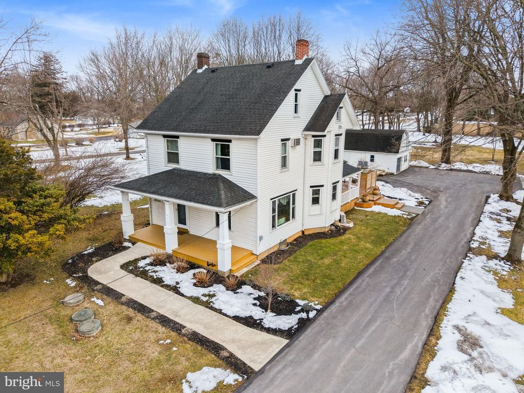 4303 NEWBURG RD, Bethlehem, PA 18020