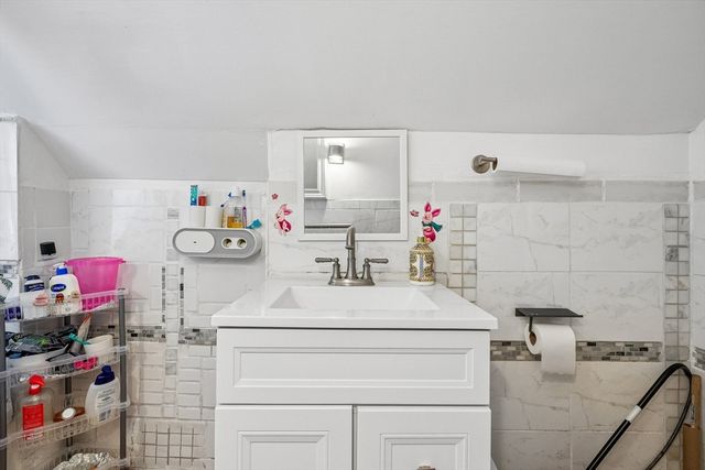 638 Boston St, Lynn, MA 01905