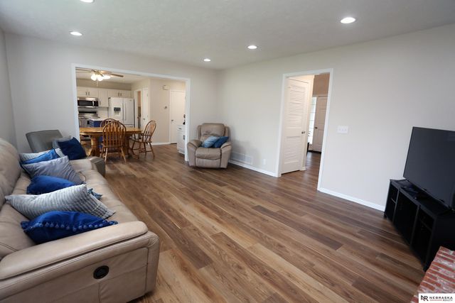 2104 John Street, Papillion, NE 68133