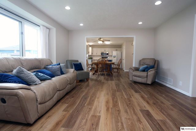 2104 John Street, Papillion, NE 68133