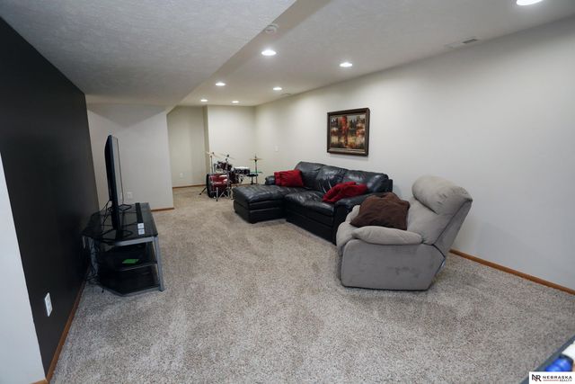 2104 John Street, Papillion, NE 68133