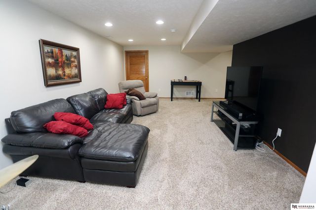 2104 John Street, Papillion, NE 68133