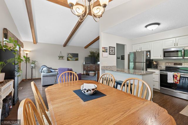 266 Hallam Curve, Mahtomedi, MN 55115