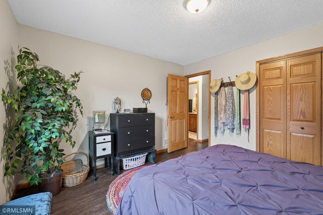 266 Hallam Curve, Mahtomedi, MN 55115