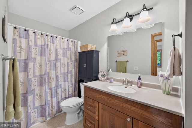 266 Hallam Curve, Mahtomedi, MN 55115
