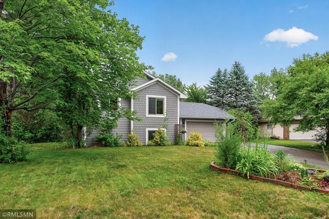 266 Hallam Curve, Mahtomedi, MN 55115