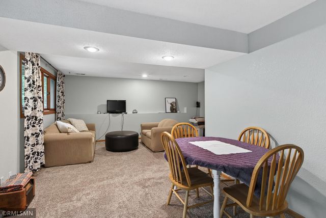 266 Hallam Curve, Mahtomedi, MN 55115