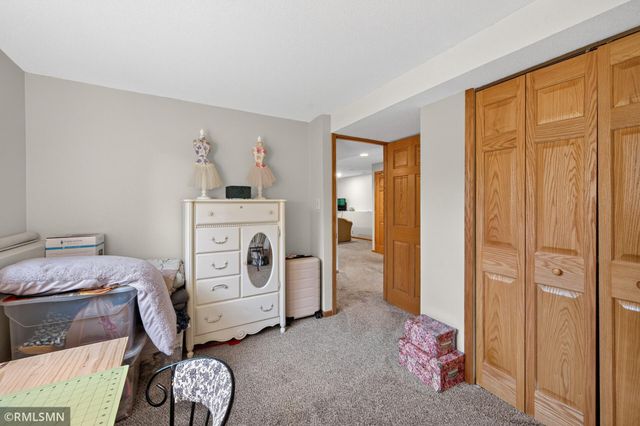266 Hallam Curve, Mahtomedi, MN 55115