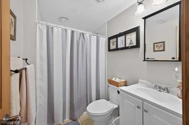 266 Hallam Curve, Mahtomedi, MN 55115