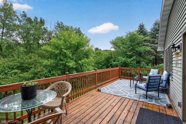 266 Hallam Curve, Mahtomedi, MN 55115