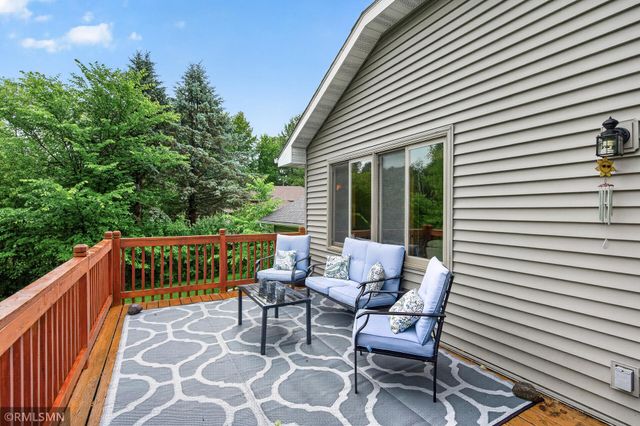 266 Hallam Curve, Mahtomedi, MN 55115