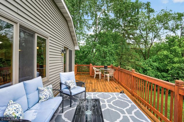266 Hallam Curve, Mahtomedi, MN 55115