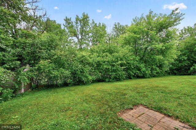 266 Hallam Curve, Mahtomedi, MN 55115