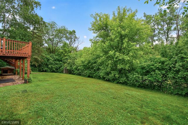 266 Hallam Curve, Mahtomedi, MN 55115