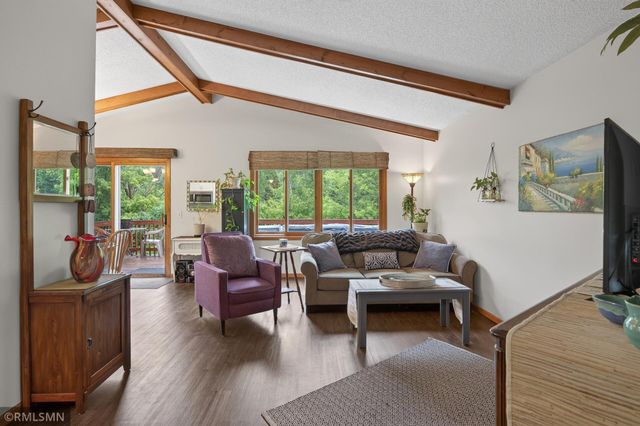 266 Hallam Curve, Mahtomedi, MN 55115
