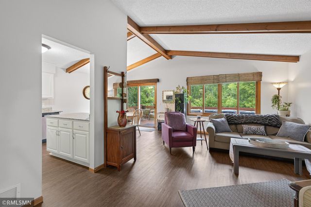 266 Hallam Curve, Mahtomedi, MN 55115