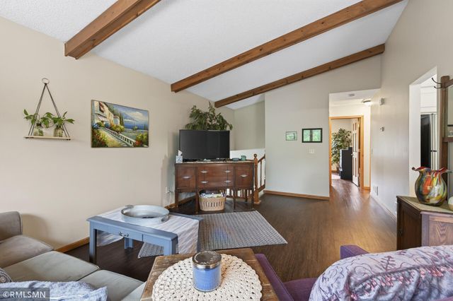266 Hallam Curve, Mahtomedi, MN 55115