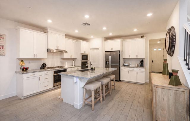 9024 Orlov Way, Roseville, CA 95747