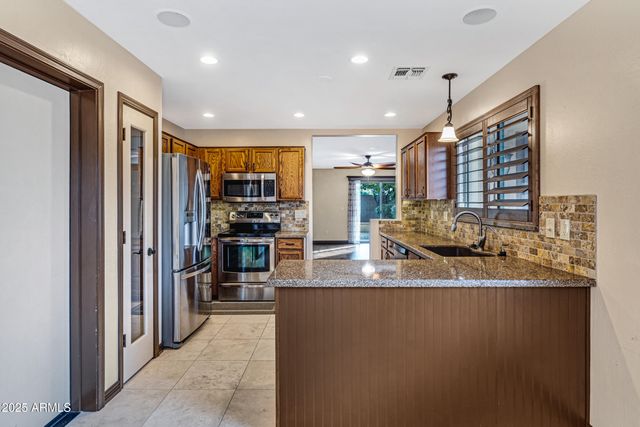 3809 W Five Mile Peak Drive, San Tan Valley, AZ 85144