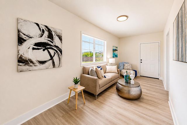 253 West Ave, Oakdale, CA 95361