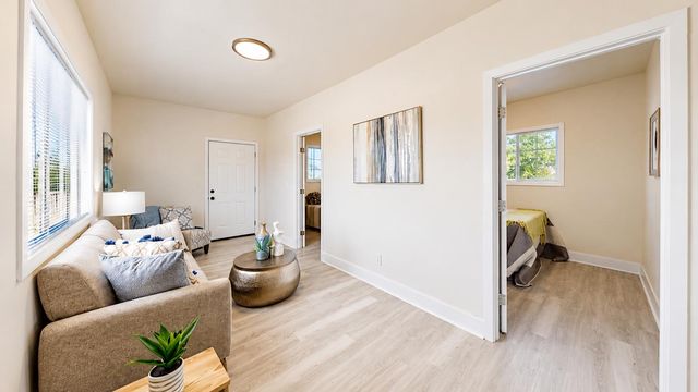 253 West Ave, Oakdale, CA 95361
