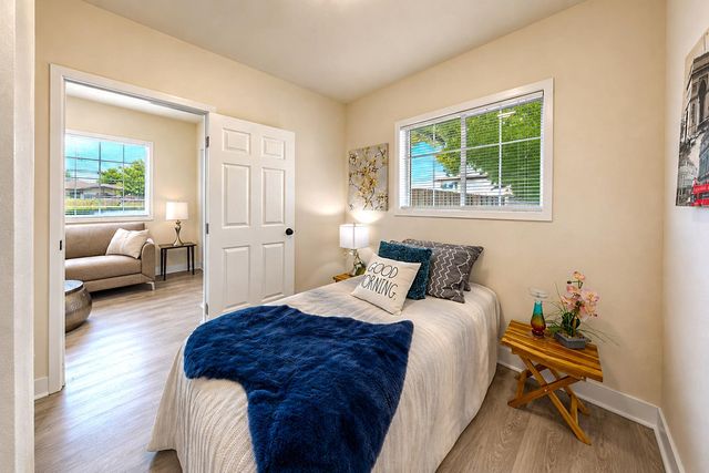 253 West Ave, Oakdale, CA 95361
