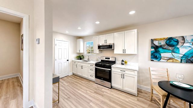 253 West Ave, Oakdale, CA 95361