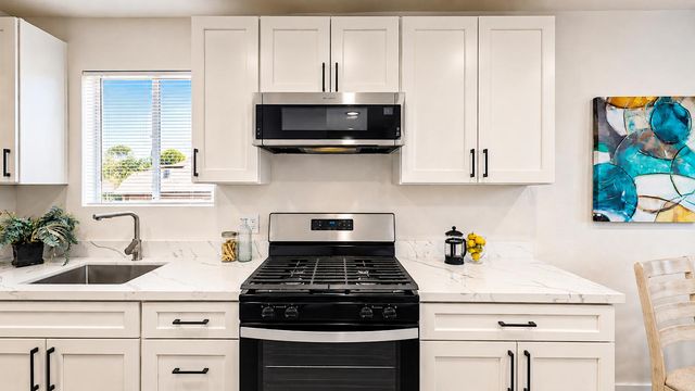 253 West Ave, Oakdale, CA 95361