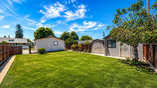 253 West Ave, Oakdale, CA 95361