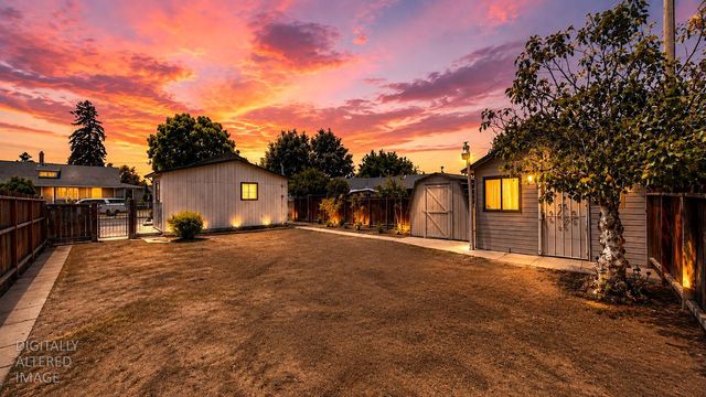 253 West Ave, Oakdale, CA 95361