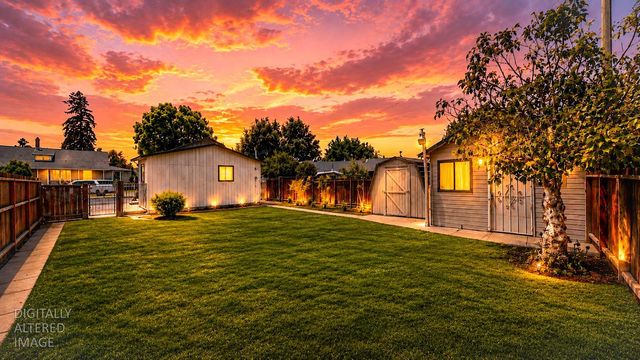 253 West Ave, Oakdale, CA 95361