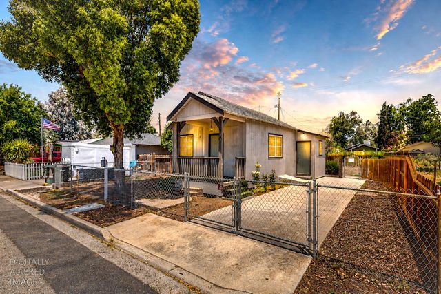 253 West Ave, Oakdale, CA 95361
