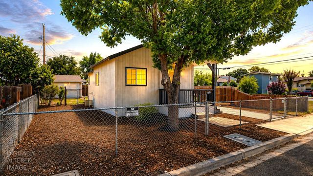 253 West Ave, Oakdale, CA 95361