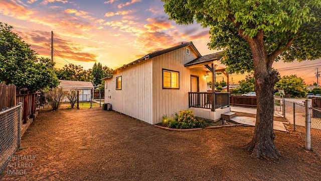 253 West Ave, Oakdale, CA 95361