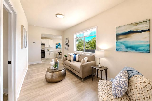 253 West Ave, Oakdale, CA 95361