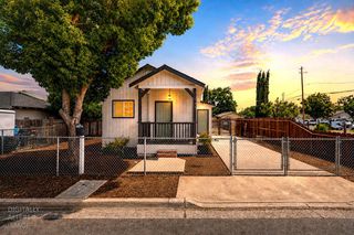 253 West Ave, Oakdale, CA 95361