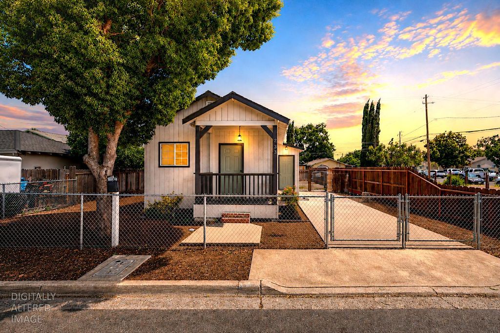 253 West Ave, Oakdale, CA 95361